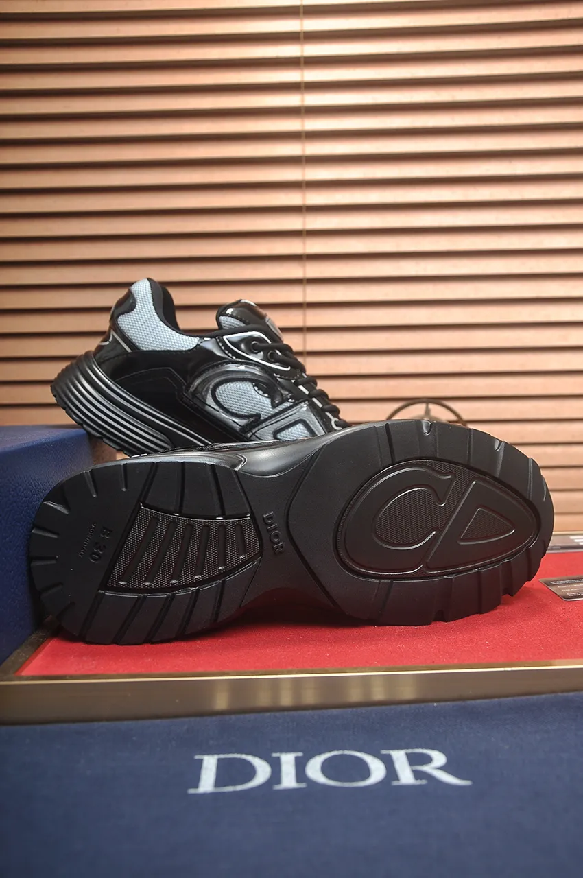 Men's men's shoes 💰: 520💶 (top original order) Brand: Dior (Dior) Standard code: Men's code 38-44 (45 customized) Level: Same style as the official website Material: Top-quality original cowhide stitched together Original wear-resistant and lightweight outsole Style category: Fashionable casual shoes Distinguished luxury brand elements top luxury Color: Actual picture color